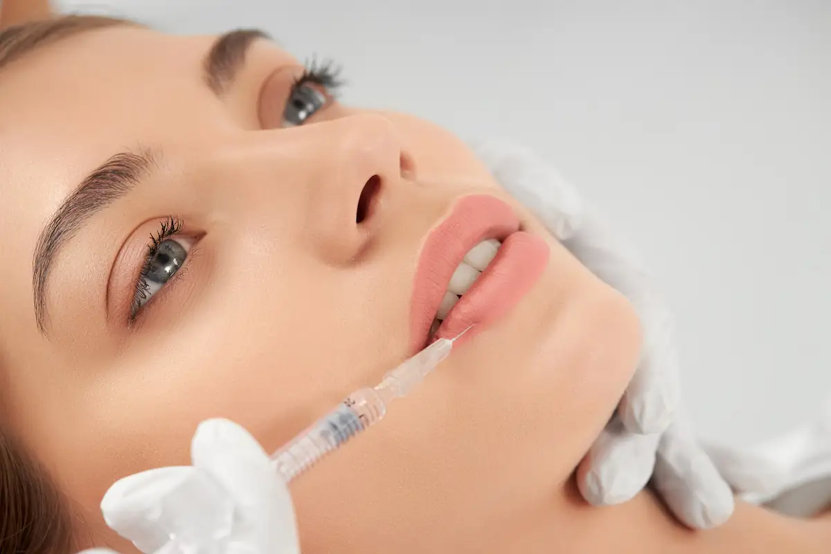 بهترین مرکز تزریق ژل در هفت حوض، نارمک و شرق تهران – دکتر فرینوش مهرابیان - آذر 1402